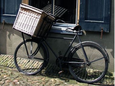 Bike with woven basket