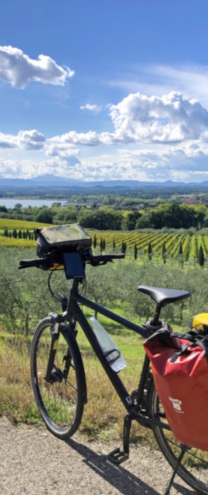 Cycle break with a view of Lake Trasimeno