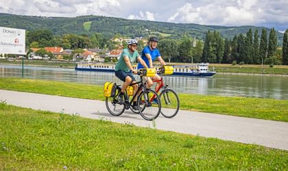 Rad & Schiff an der Donau