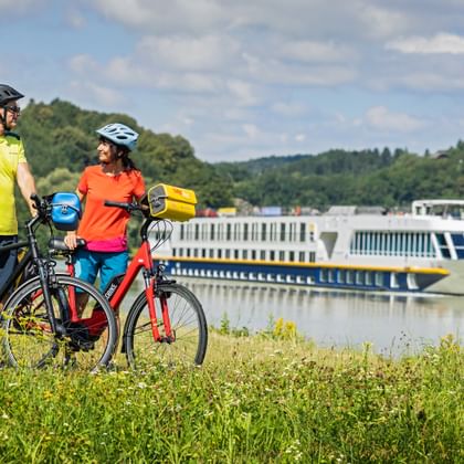 Cycle break on the Danube cycle path
