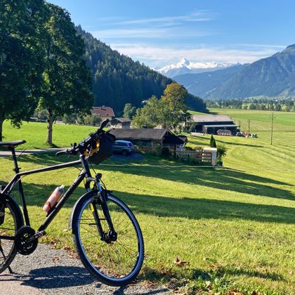 Cycling break with a view of the Kitzsteinhorn