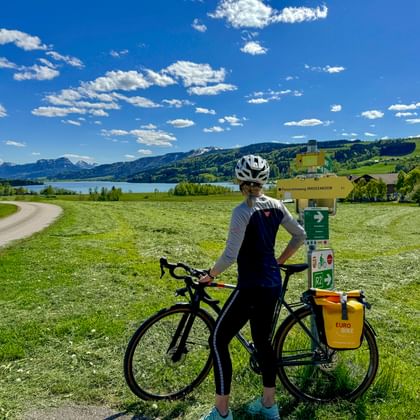Radlerin mit Gravelbike im Salzkammergut