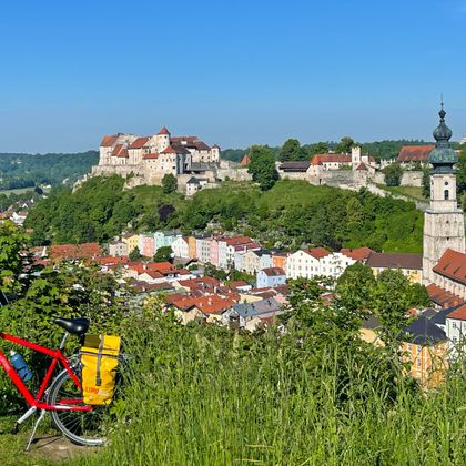 Cycle break with a view of Burghausen
