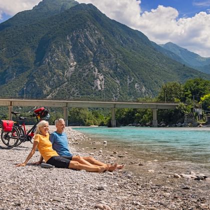 Radpause im Kanaltal am Fluss