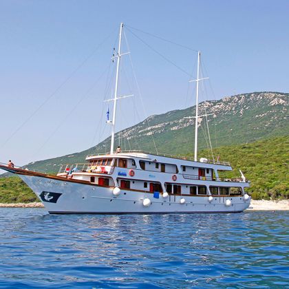 Die MS Amore vor einer kroatischen Insel