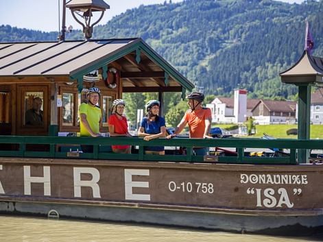 Fähre auf der Donau
