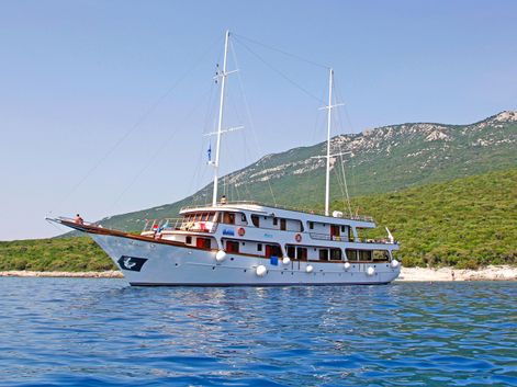 Exterior view of the MS Amore
