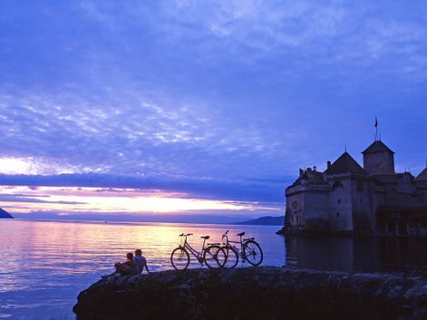 Der atemberaubende Genfer See bei Sonnenuntergang