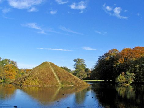 Wasserpyramide im Branitzer Park
