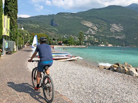 Cyclists on the lake shore in Riva del Garda