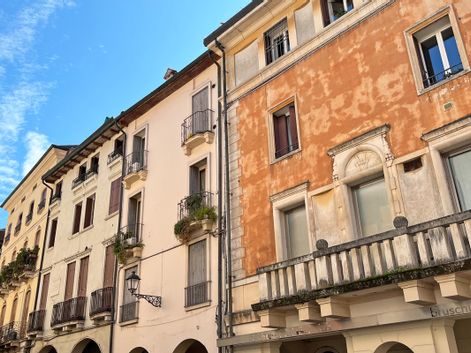 Häuserreihe in der Altstadt von Vicenza