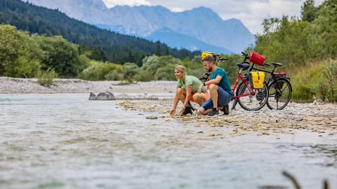 Radfahrer am Ufer des Formarinsee