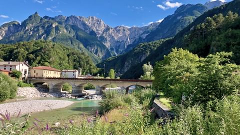 Bergpanorama auf der Familienradtour von Villach nach Grado