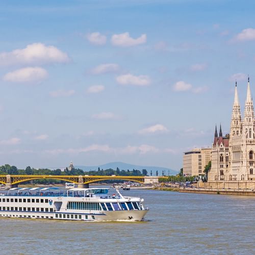 Exterior view MS SE-Manon