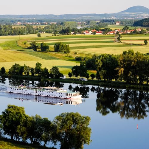 MS Florentina auf dem Fluss