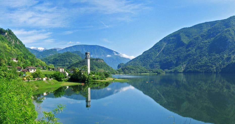 Mountain panorama at Lake Corlo