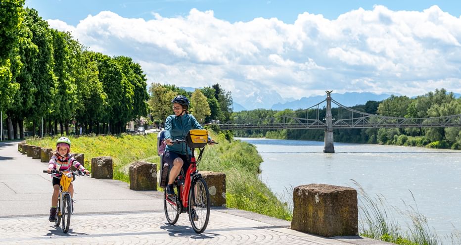Cycle path in Oberndorf along the Salzach