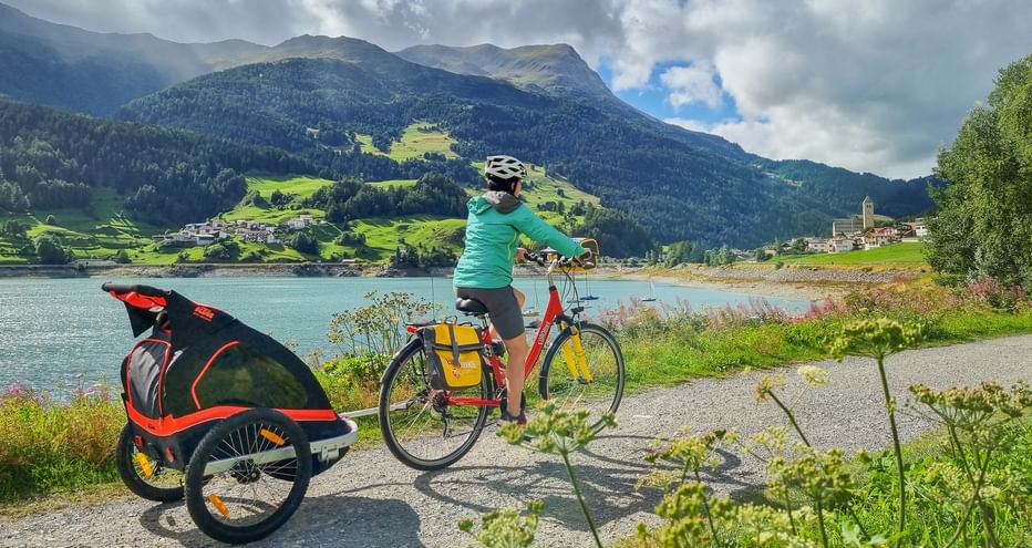 Radweg am Reschensee