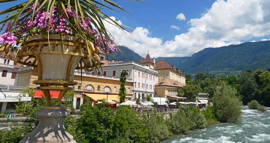 Blick auf Meran und den Fluss Etsch