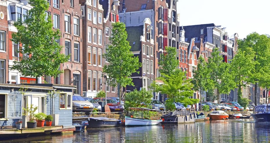 Amsterdam canal and houses