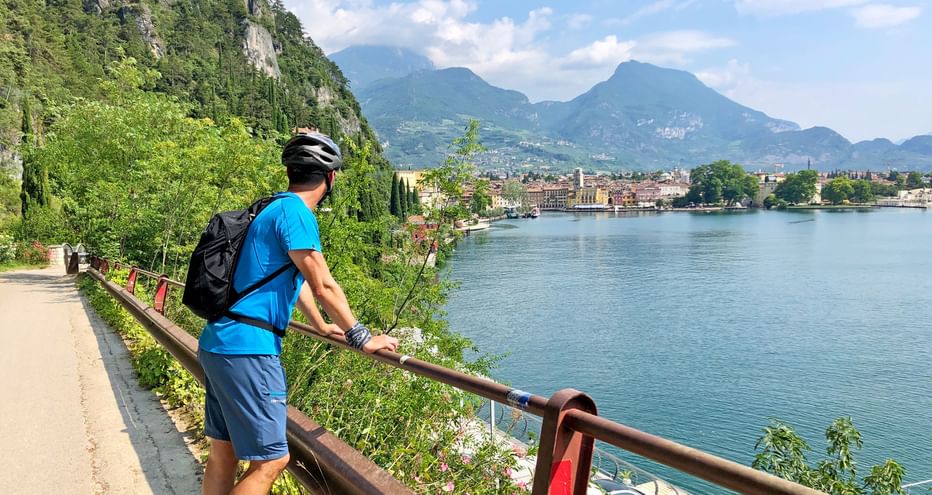 Cycle break with a view of Riva del Garda