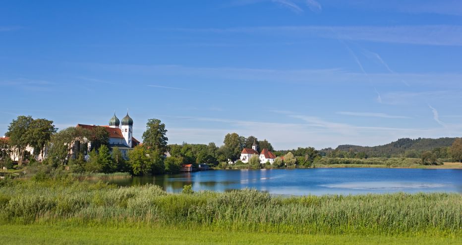 Blick auf Kloster Seeon