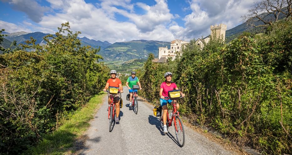 Radfahrer in der Nähe von Churburg