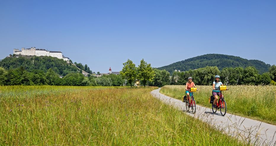 Hellbrunner Allee Fortress along the cycle path