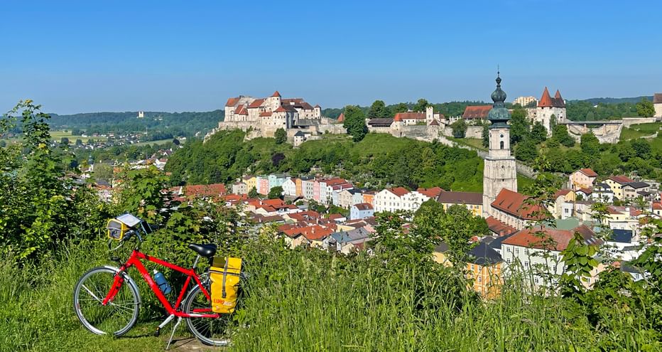Cycle break with a view of Burghausen