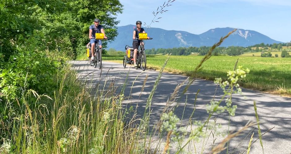 Familie beim Radfahren