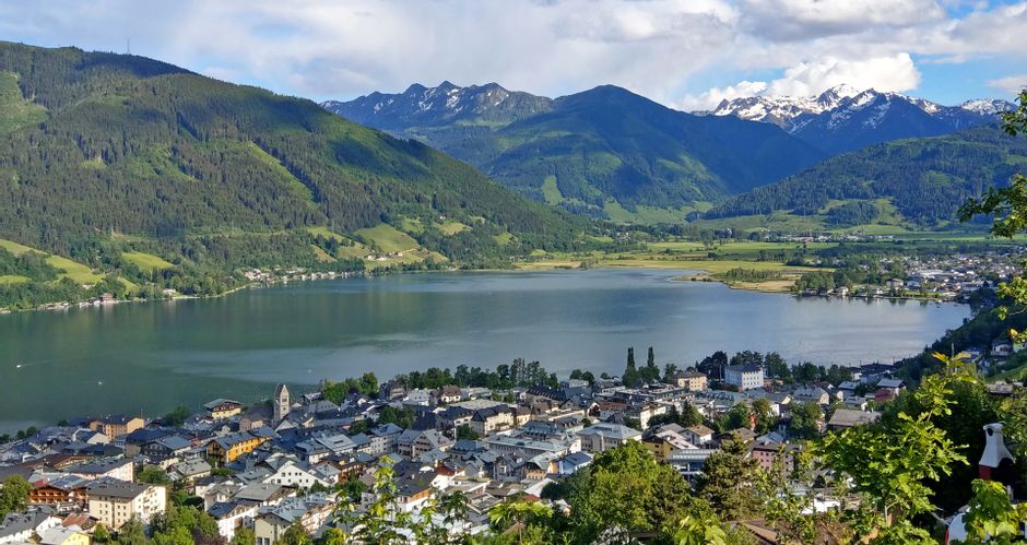 Panoramic view from the Schmittenhöhe of Zell am See, Lake Zell and the Hohe Tauern Mountains