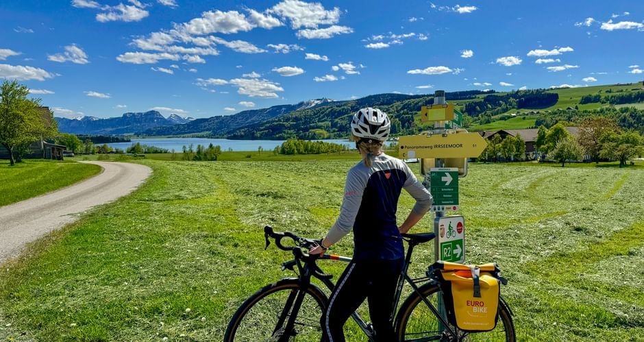 Radlerin mit Gravelbike im Salzkammergut