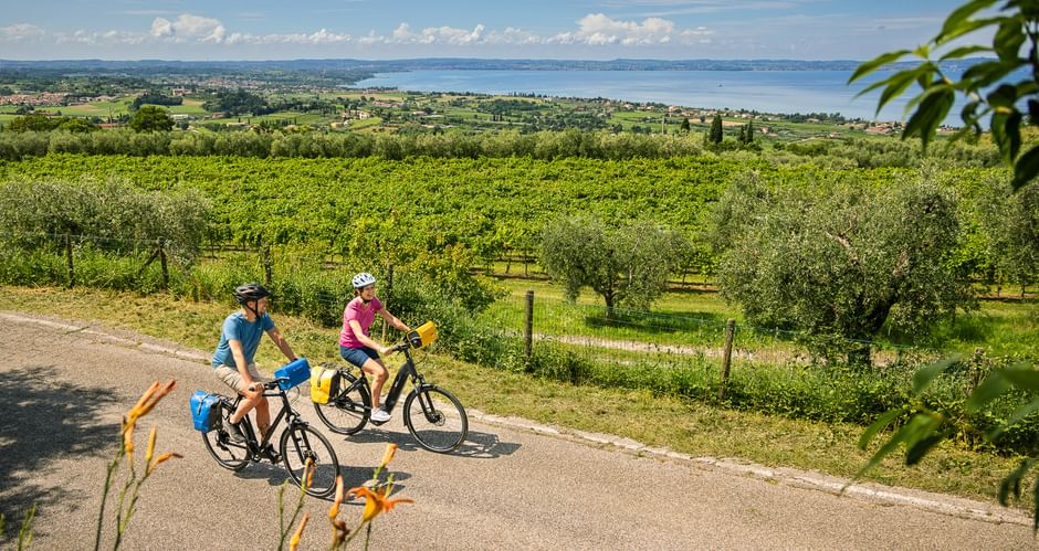 2 cyclists near Cavaion Veronese