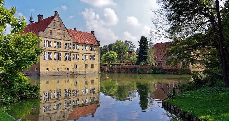 The moated castle of Hülshoff