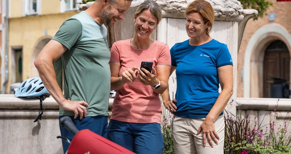 Your smartphone as a digital travel guide