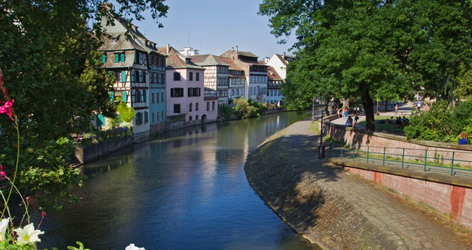 Fachwerkhäuser an einem Kanal in Strassburg