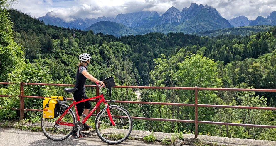 Cycling break with a view of the Carnic Alps