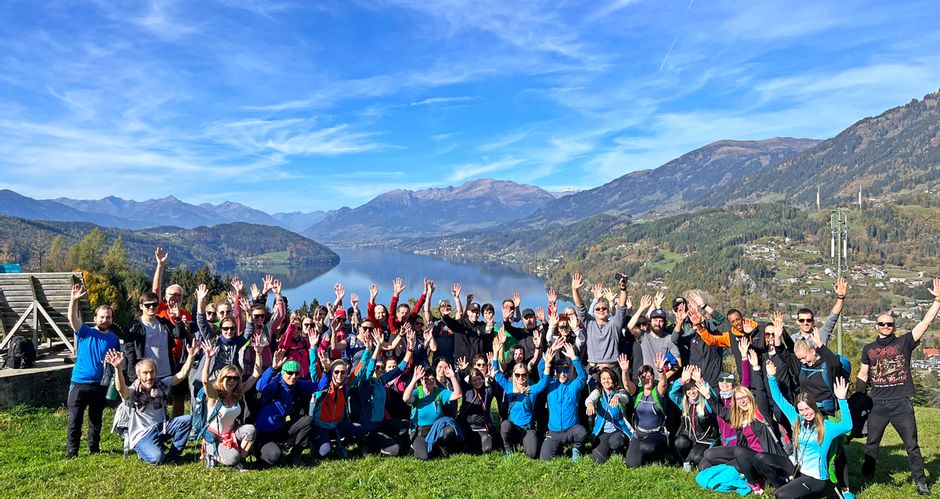 Group photo with Lake Millstättersee in the background