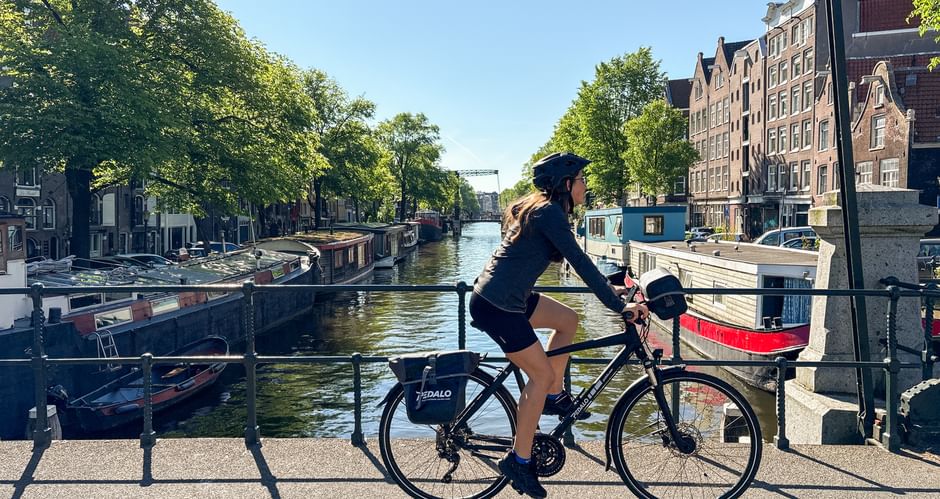 Flandern Gracht Radfahrerin